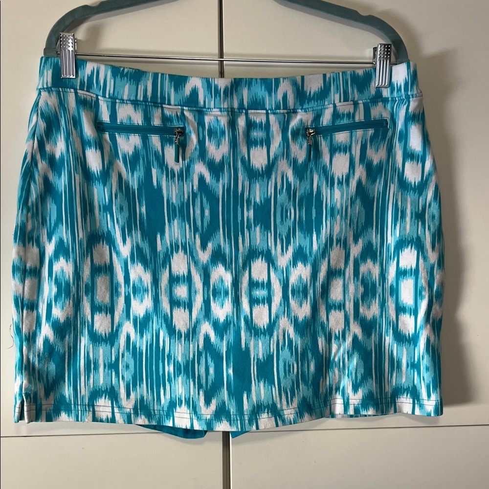 Jones New York Sport Turquoise & White Ikat-Patterned Skort
